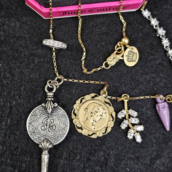 Authentic Juicy Courture Necklace With Lots Of Charms And Pink Box - Picture 2 of 9
